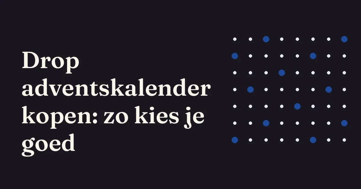 Adventskalender met deurtjes en een schaaltje drop op een houten tafel