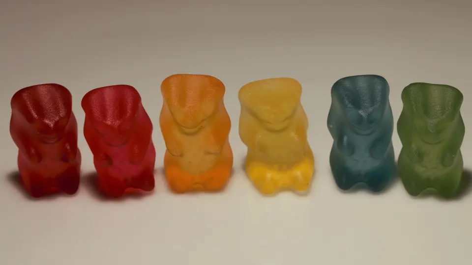 Gekleurde gummybeertjes op een rij